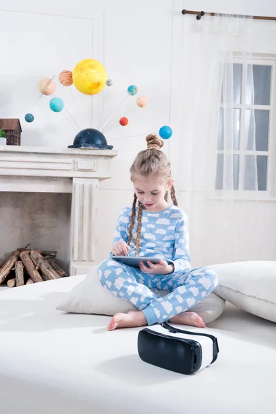 Girl using digital tablet — Stock Photo