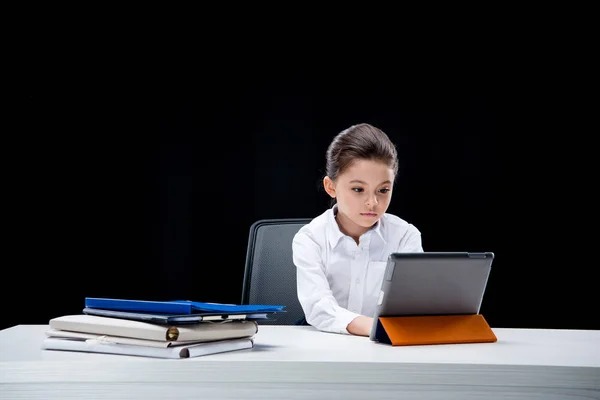 Chica fingiendo ser mujer de negocios — Stock Photo