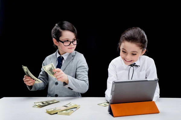 Kinder spielen Geschäftsfrau und Geschäftsfrau — Stockfoto