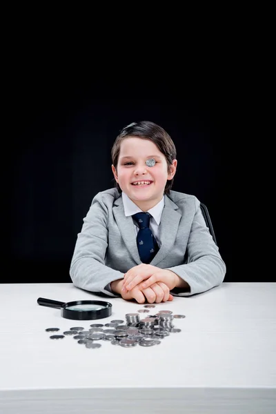 Мальчик играет бизнесмен — стоковое фото