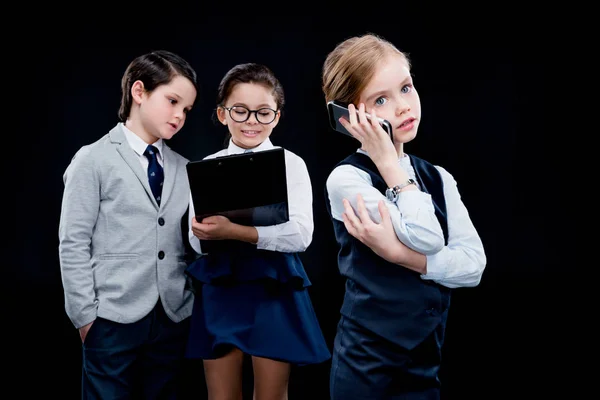 Menina usando smartphone — Fotografia de Stock