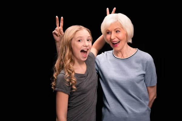 Glückliches Enkelkind und Großmutter — Stockfoto