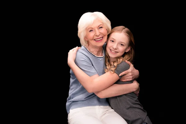 Grand-mère avec petite-fille adolescente — Photo de stock