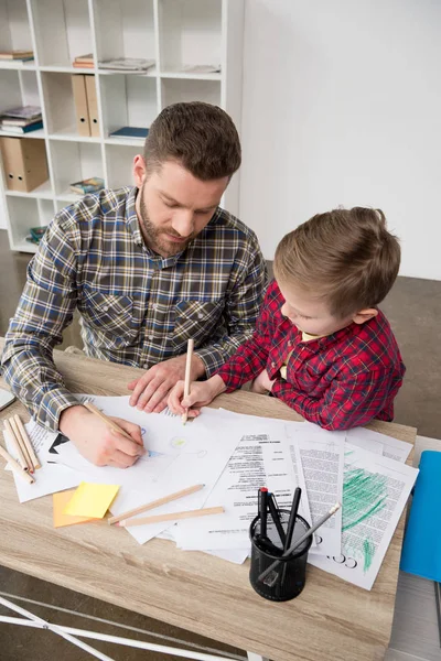 Businessman drawing with son — Stock Photo