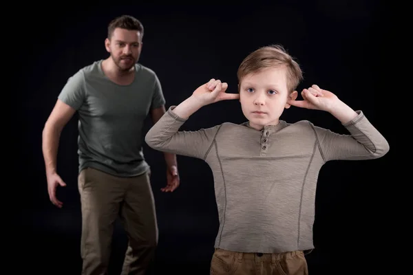 Vater und Sohn im Konflikt — Stockfoto