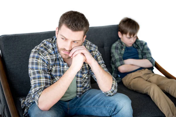 Padre e hijo teniendo conflicto - foto de stock