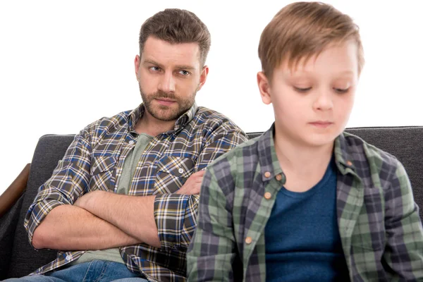 Padre e hijo teniendo conflicto - foto de stock