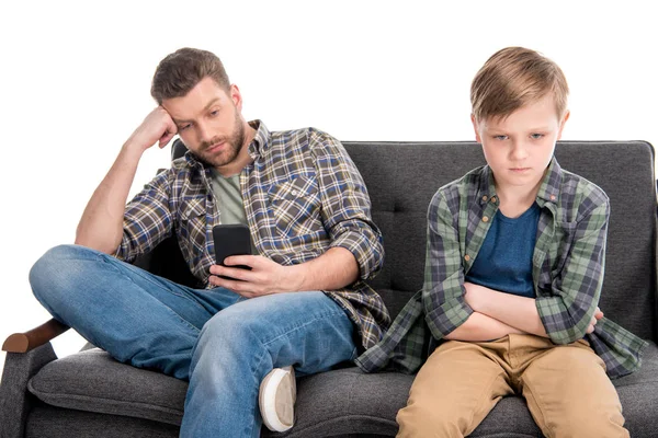 Padre e hijo teniendo conflicto - foto de stock