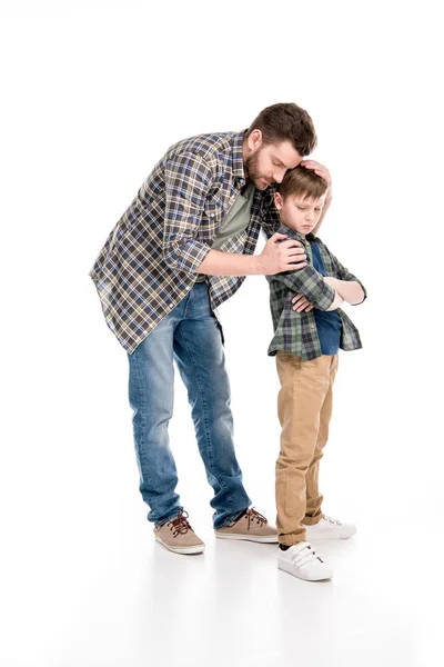 Padre e hijo teniendo conflicto - foto de stock