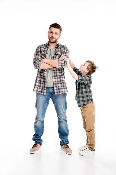 Padre e hijo teniendo conflicto - foto de stock