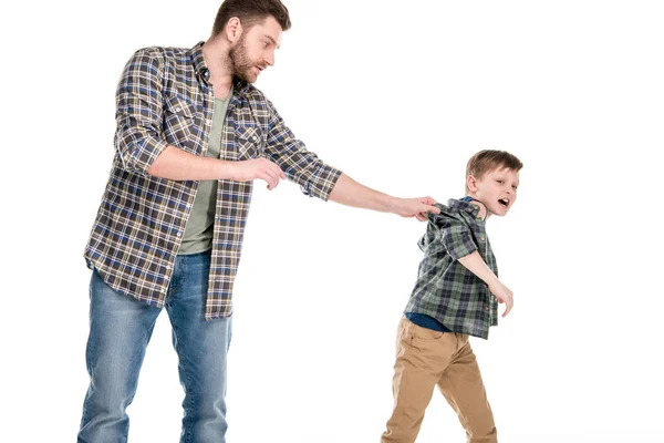 Padre e hijo teniendo conflicto - foto de stock