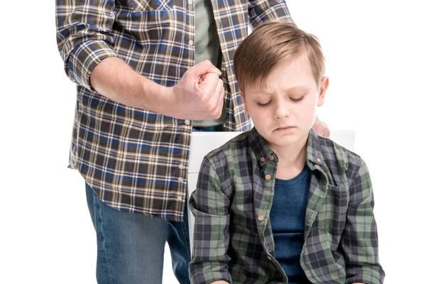 Padre e hijo teniendo conflicto - foto de stock