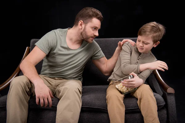 Vater und Sohn im Konflikt — Stockfoto