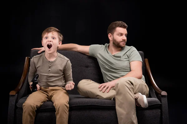 Padre e hijo teniendo conflicto - foto de stock