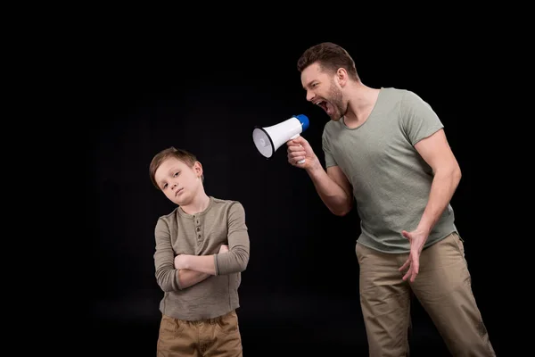 Padre e hijo teniendo conflicto - foto de stock