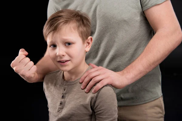 Padre e hijo teniendo conflicto - foto de stock