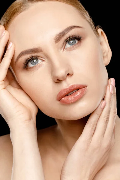 muhteşem bir genç kadın