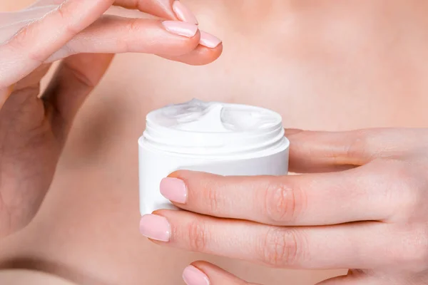 Woman showing face cream — Stock Photo, Image