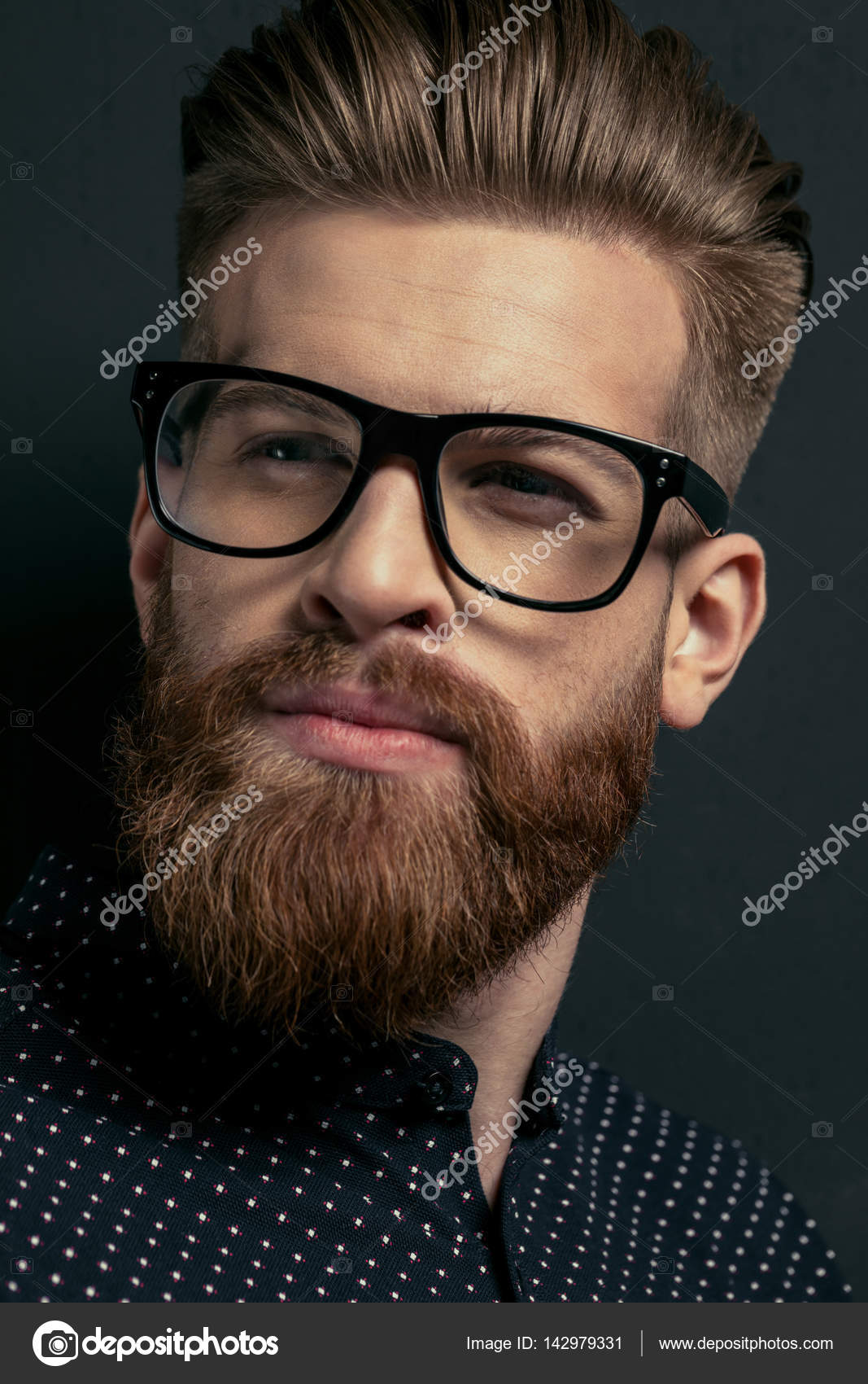 Retrato Americano Joven Hipster Hombre Con Gafas Estilo Moda: Fotografía De © Alonesdj #543413774 Depositphotos | sptc.edu.bd