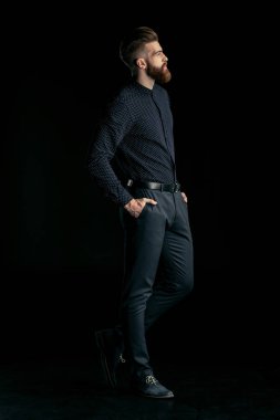 şık yakışıklı adam