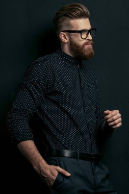 Genç adam hipster