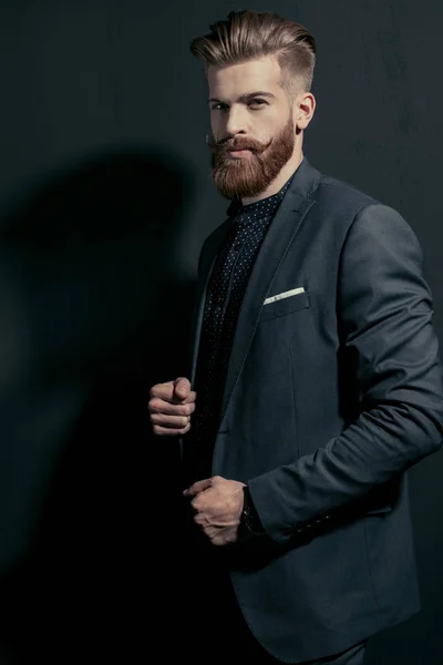 şık yakışıklı adam  