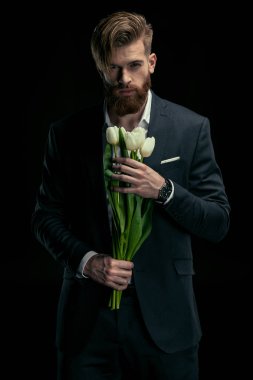 Lale ile şık adam