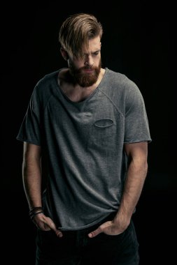 şık yakışıklı adam
