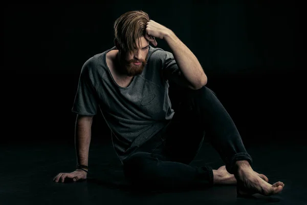 şık yakışıklı adam