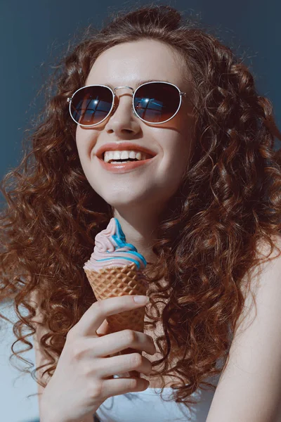 Girl in sunglasses eating ice cream — Stock Photo, Image