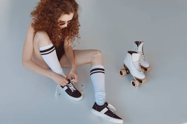 Hipster girl with roller skates — Stock Photo, Image