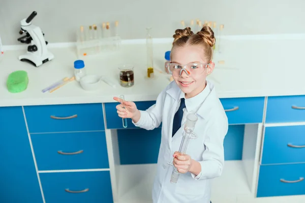 Little scientist in lab — Stock Photo, Image