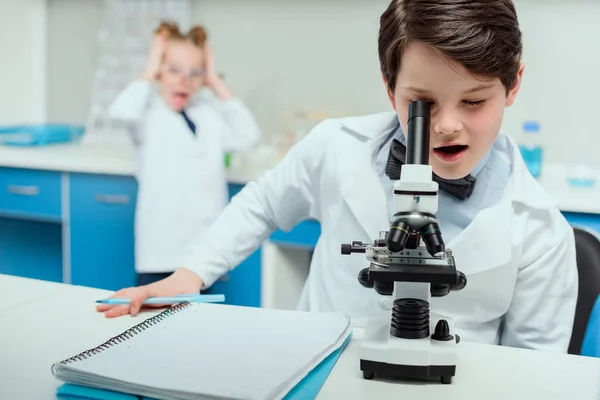 Little scientists in lab — Stock Photo, Image