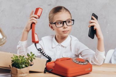 akıllı telefon ve telefon ile çocuk