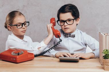 çocukların zekâ telefon ve hesap makinesi