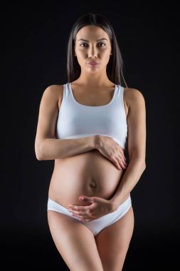 Asyalı hamile kadın