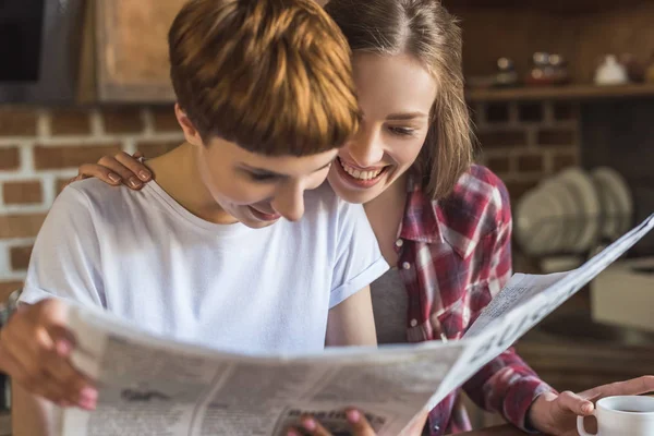 Close Portrait Young Lesbian Couple Reading Newspaper Together Kitchen — Stock Photo, Image