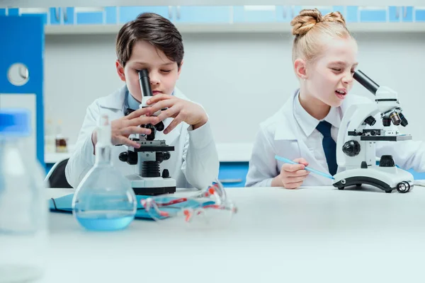 Little scientists in lab — Stock Photo