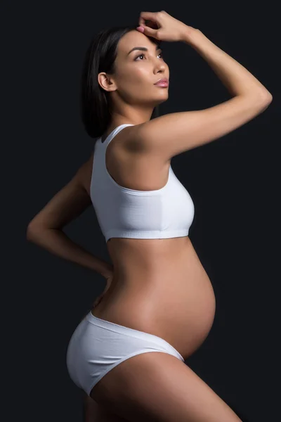 Mujer bastante embarazada - foto de stock