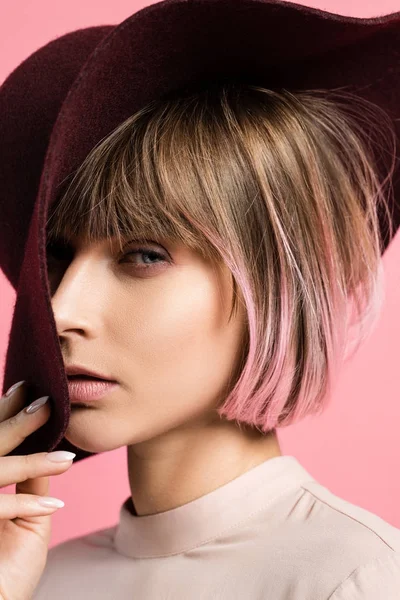 Fashionable woman in wide-brimmed hat — Stock Photo