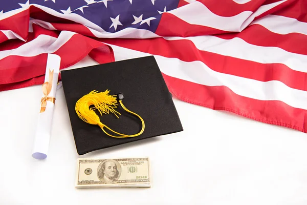 Graduation mortarboard and dollar banknotes — Stock Photo, Image