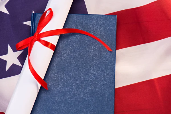 Diploma and us flag — Stock Photo, Image