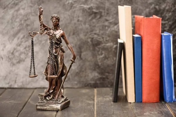 Standbeeld van Vrouwe Justitia — Stockfoto