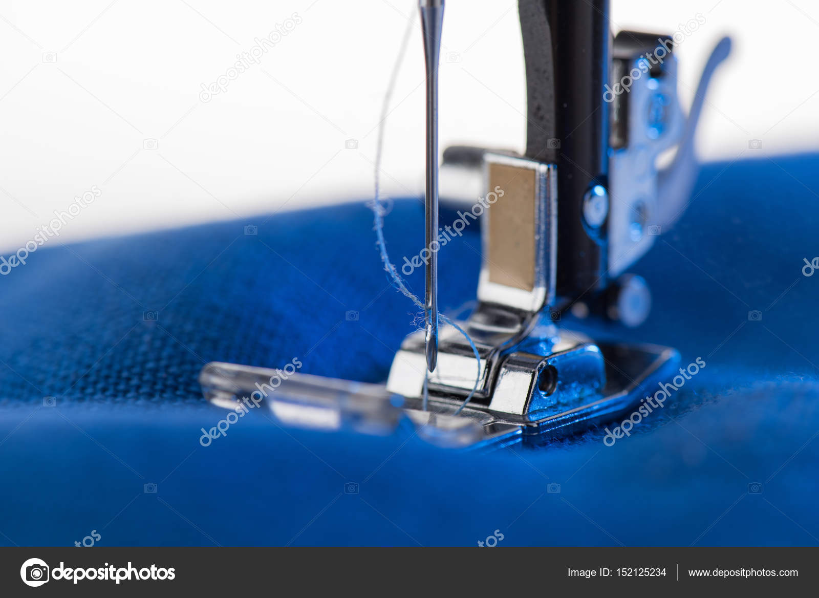 Working sewing machine Stock Photo by ©SergPoznanskiy 152125234
