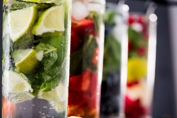 различные свежие лимонады
 