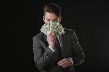 işadamı dolarlık banknotlar ile