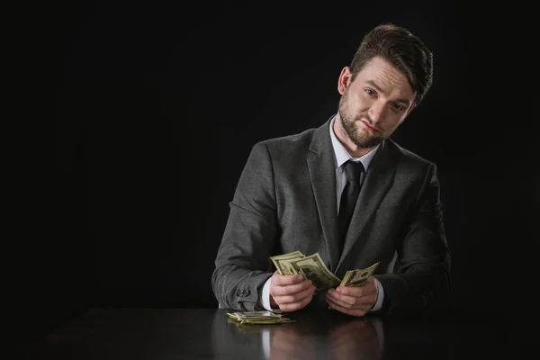 Businessman counting money — Free Stock Photo