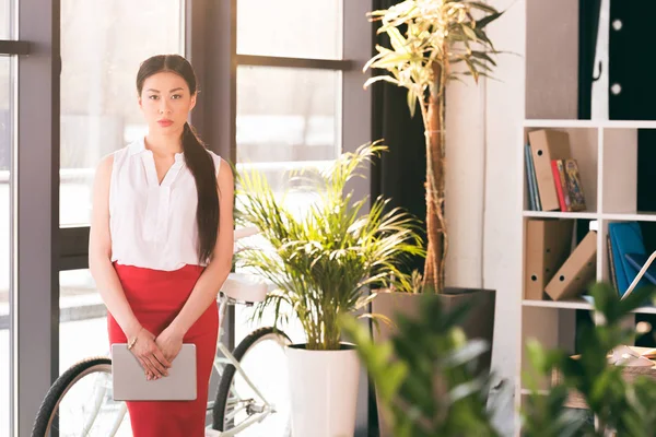 Young businesswoman with digital tablet — Free Stock Photo