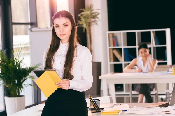 Businesswoman using digital tablet — Stock Photo, Image