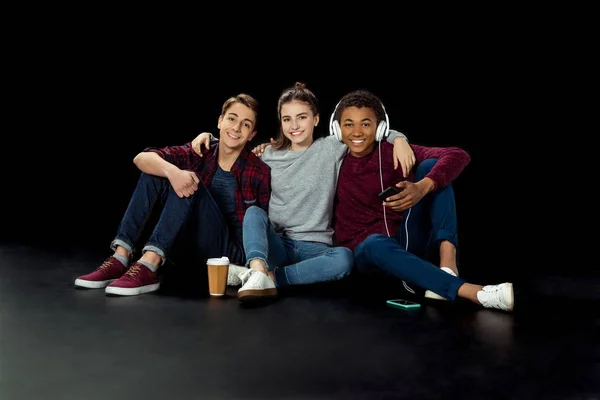 Teenagers sitting on floor — Stock Photo, Image